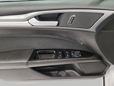 2016 Ford Fusion 4dr Sdn SE FWD