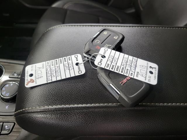 2023 GMC Acadia AWD SLT