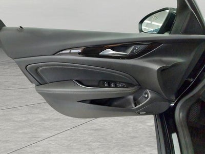 2019 Buick Regal TourX Essence AWD