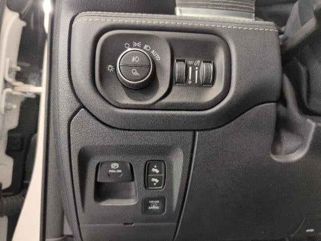 2022 RAM 1500 Limited Crew Cab 4x4 5'7" Box