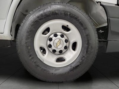 2025 Chevrolet Express Passenger 1LS