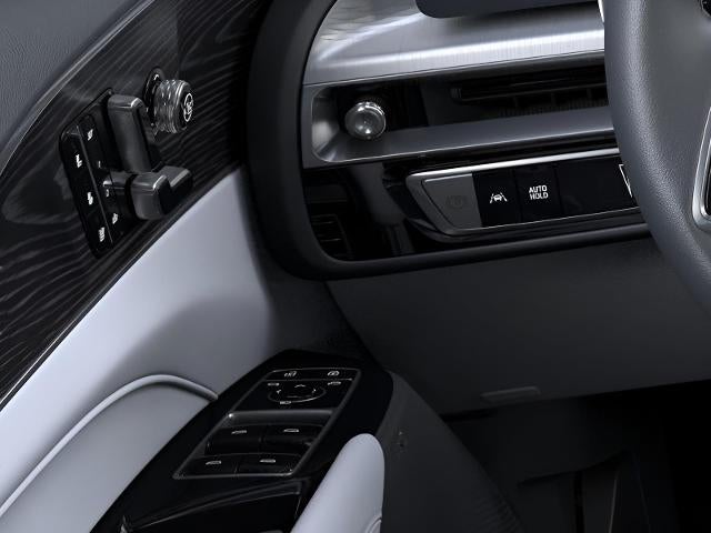 2025 Cadillac LYRIQ Luxury 3