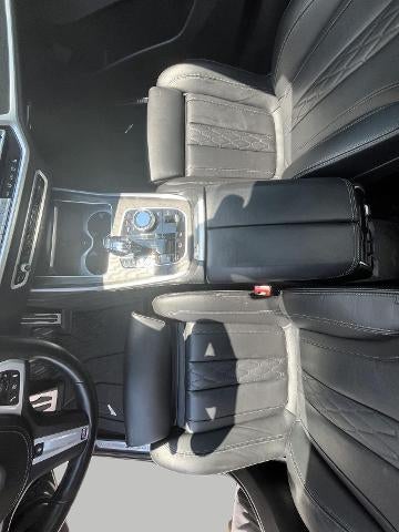 2022 BMW X7 M50i