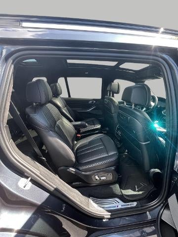 2022 BMW X7 M50i