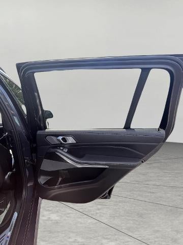 2022 BMW X7 M50i