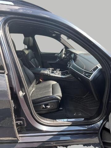 2022 BMW X7 M50i